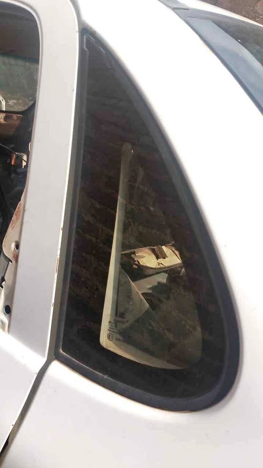 Opel Corsa Classic Sedan LR quarter glass