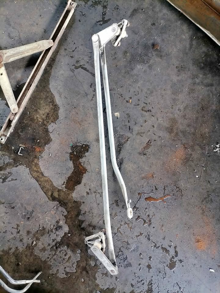 Toyota corolla RSI shape wiper linkage - Private Seller