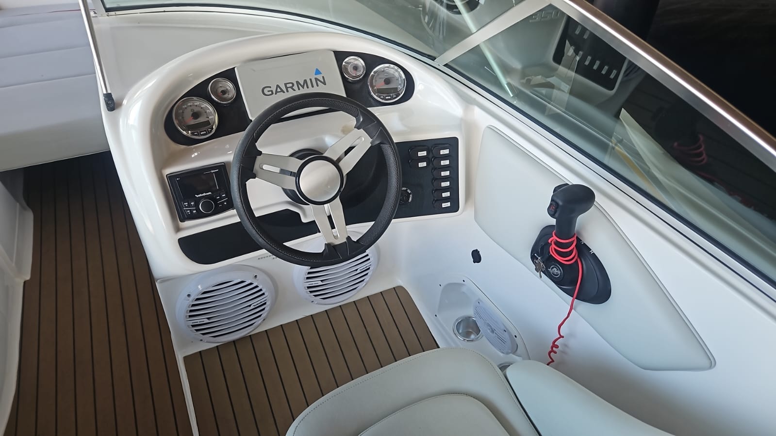 26ft Sensation Deck BOAT with 40 hours