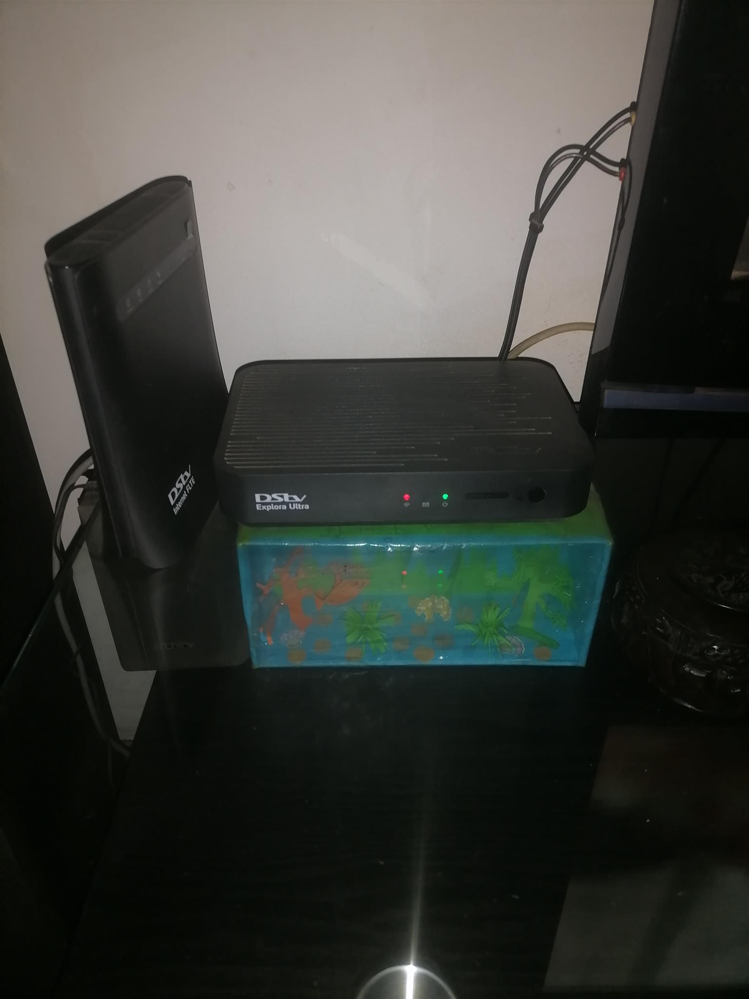 Dstv Explora Ultra and remote, 1 year old and still brand new condition