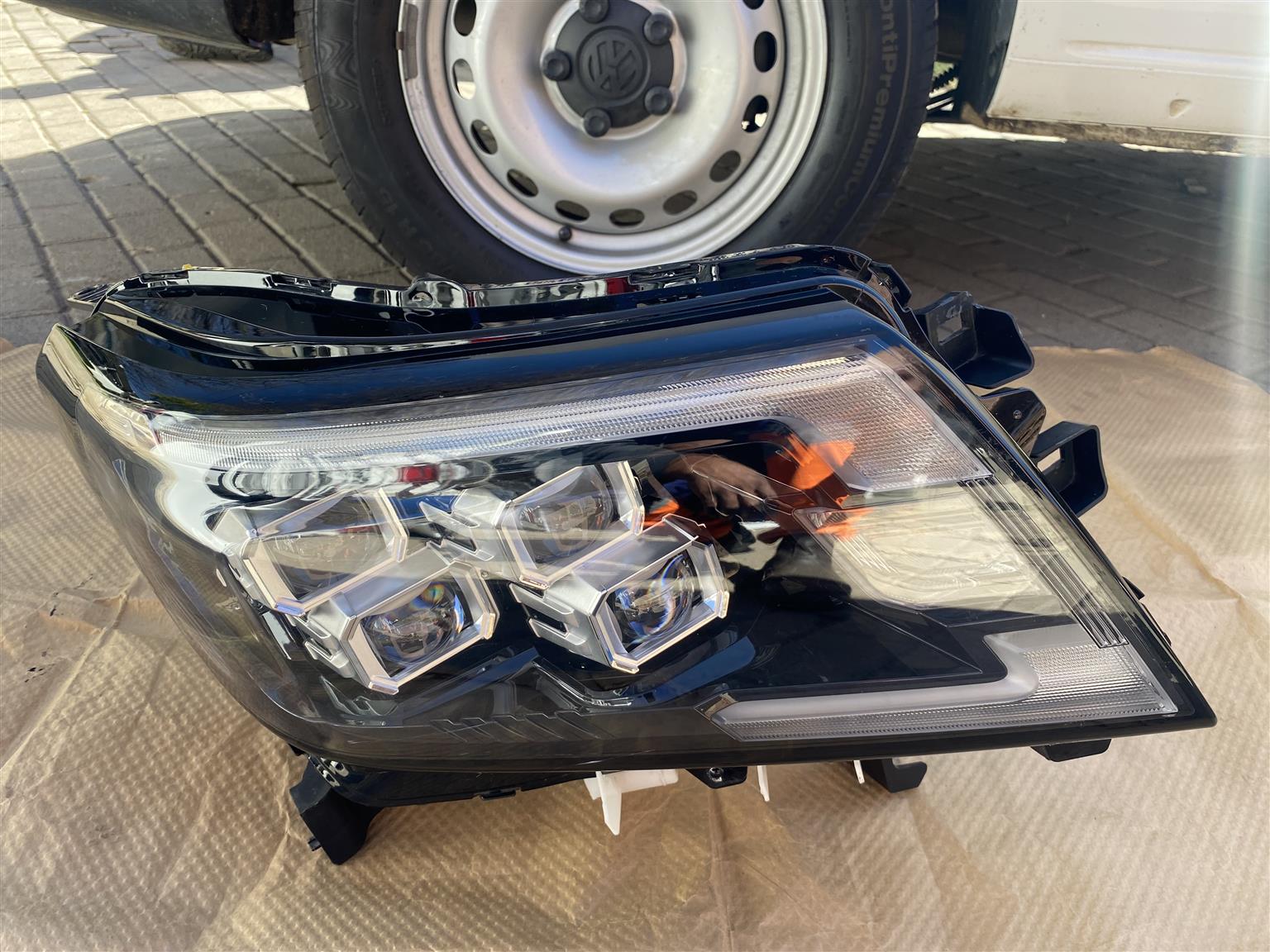 2023 NISSAN NAVARA FULL LED HEADLIGHT RIGHT SIDE FOR SALE. IN PRISTINE CONDITION - Private Seller