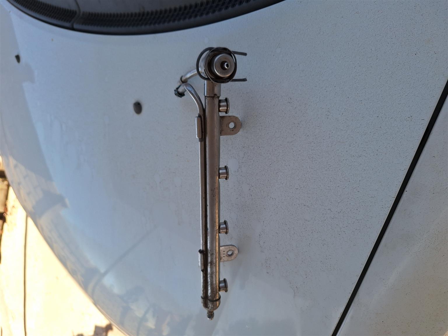 Fuel rail e in good condition. Came off a running veh - Private Seller