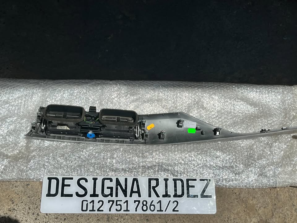 BMW F30 CENTER DASHBOARD TRIM (STANDARD) AVAILABLE. - Private Seller BMW F30 CENTER DASHBOARD TRIM (STANDARD) AVAILABLE. - Private Seller