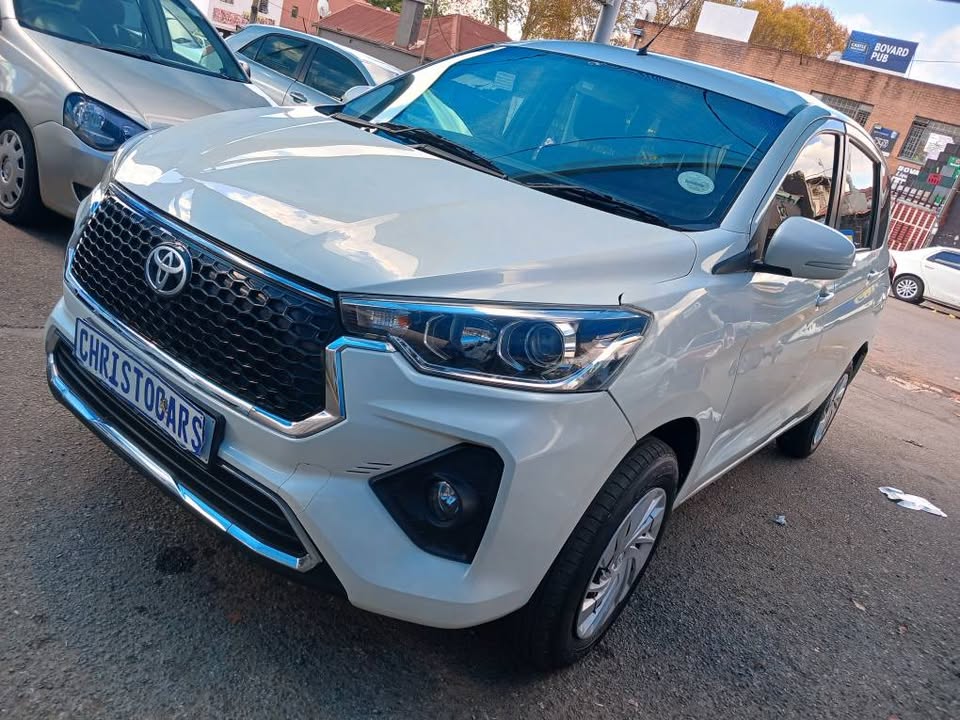 2023 model Toyota Rumion 7seater hatchback Manuel Transmission petrol 1.5 engine capacity