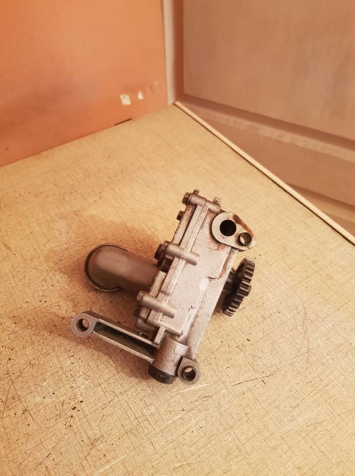 HYUNDAI OR KIA G4KD OIL PUMP FORSALE