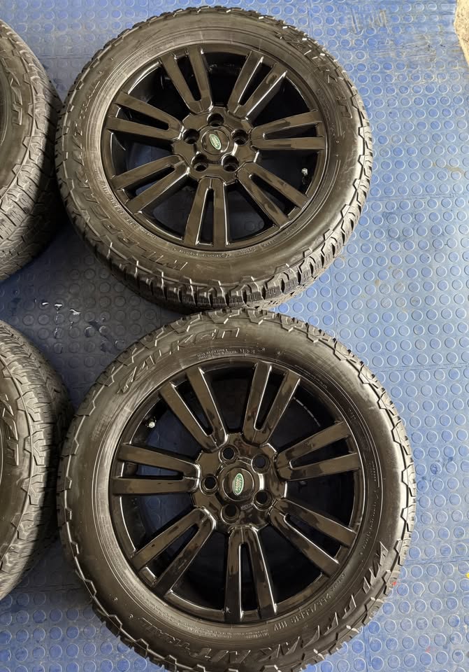 19INCH LAND ROVER DISCOVERY RIMS AND TYRES FOR SALE (PREOWNED) - Private Seller 19INCH LAND ROVER DISCOVERY RIMS AND TYRES FOR SALE (PREOWNED) - Private Seller