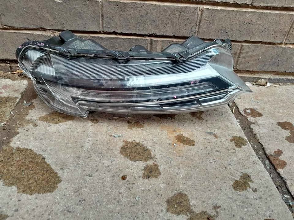 RENAULT KIGER HEADLIGHT RIGHTSIDE - Private Seller RENAULT KIGER HEADLIGHT RIGHTSIDE - Private Seller