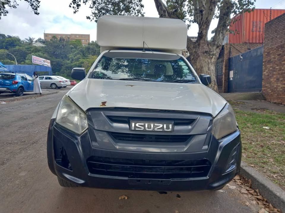 2017 Isuzu KB250 DIESEL, Manual, White,White. Full Service History