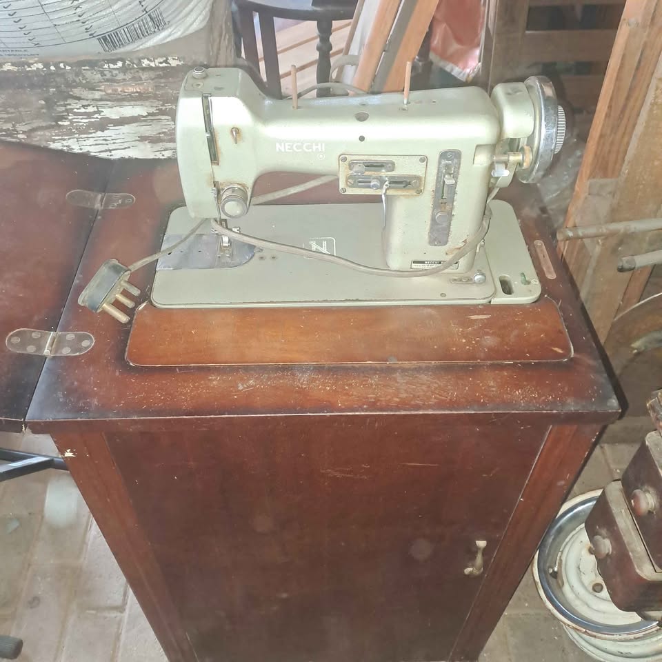 Collection of vintage sewing machines | Junk Mail Marketplace
