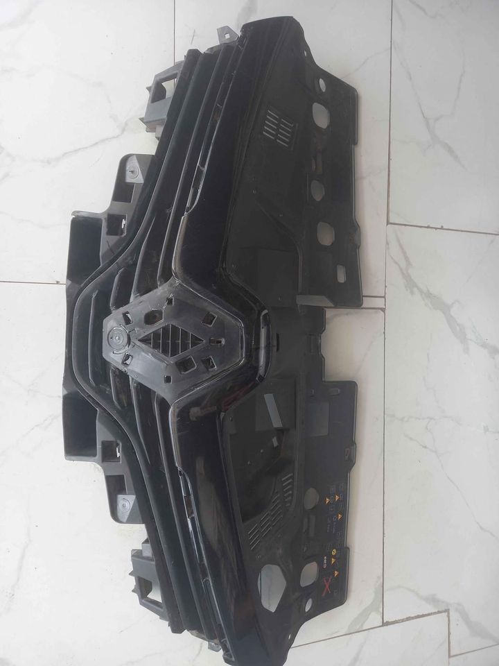 Renault Clio 4 main grill for sale - Private Seller