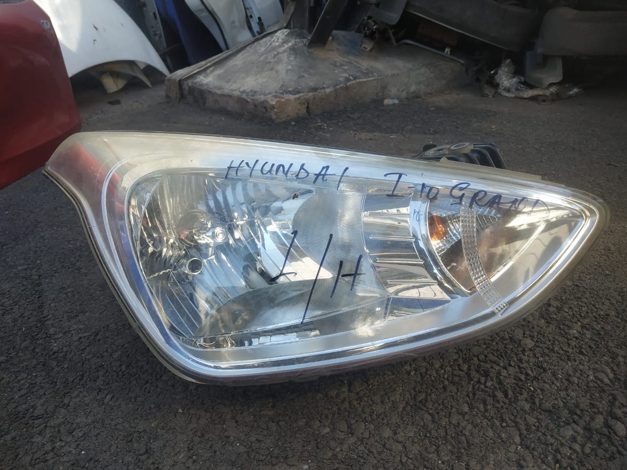 Hyundai i10 grand right headlight / head lamp for sale - Private Seller