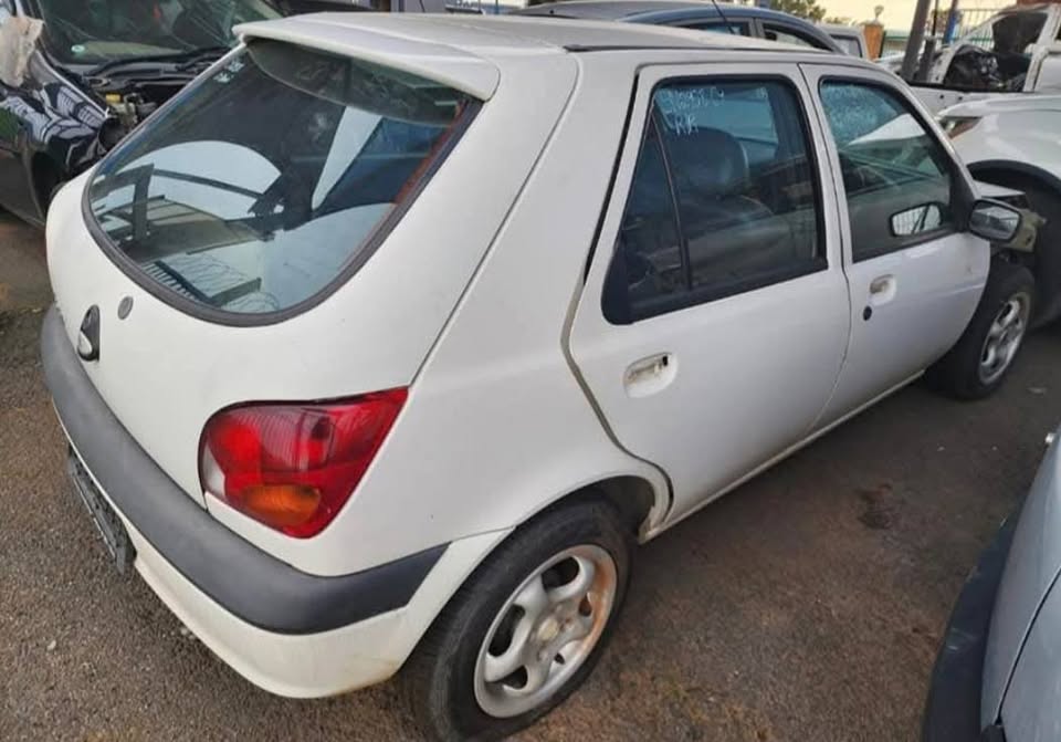 FORD FIESTA FLAIR STRIPPING FOR SPARE/PARTS