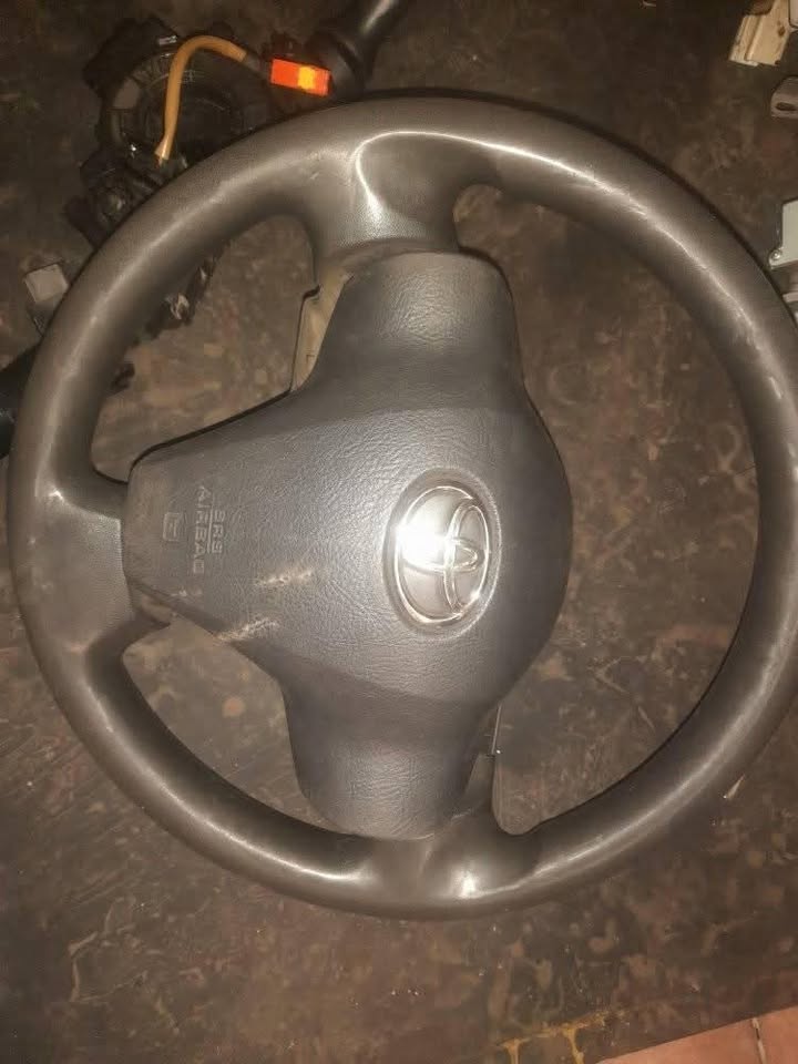 TOYOTA YARIS STEERING WHEEL AND AIRBAG AVAILABLE - Private Seller