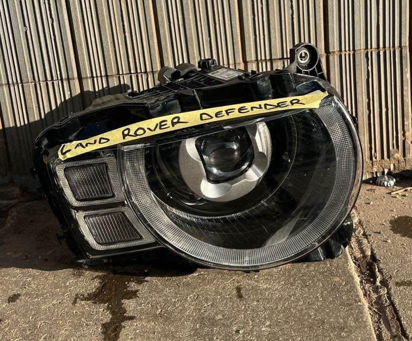 LAND ROVER DEFENDER HEADLIGHT - Private Seller LAND ROVER DEFENDER HEADLIGHT - Private Seller