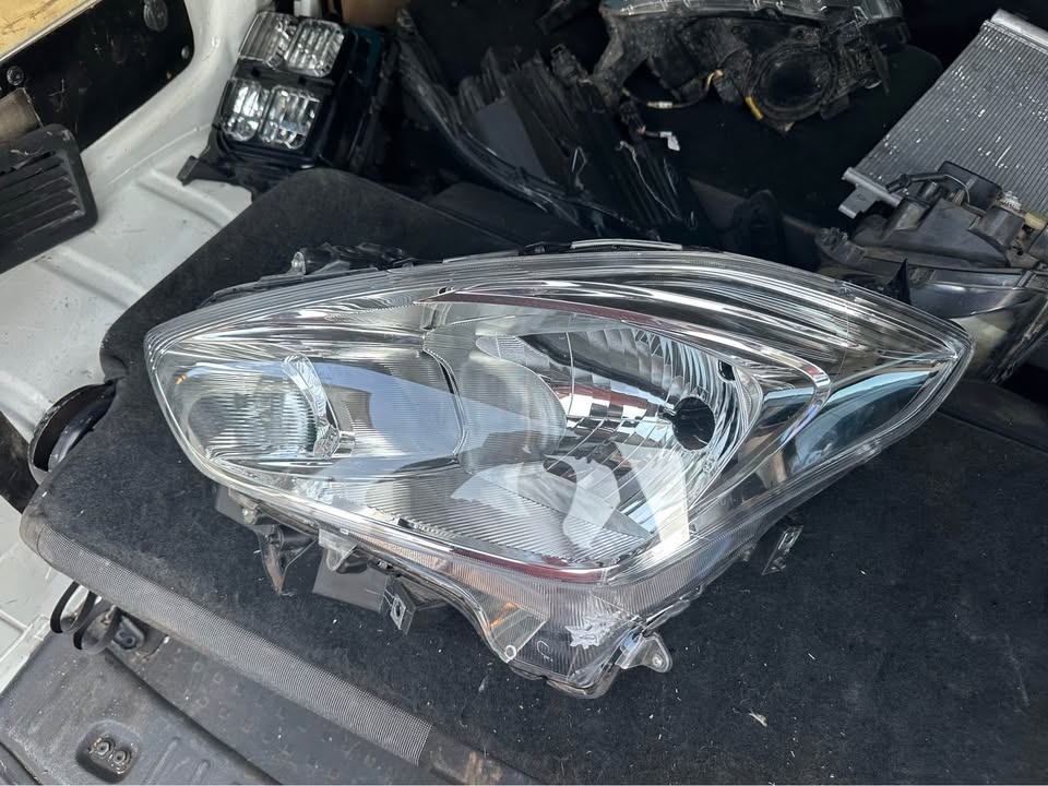 Suzuki Dzire clean left side headlight - Private Seller Suzuki Dzire clean left side headlight - Private Seller