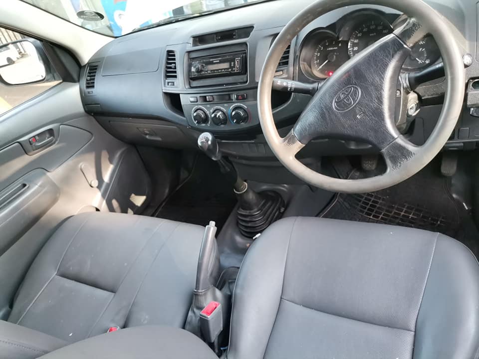 Used Toyota Hilux 2.7 single cab S - Private Seller Used Toyota Hilux 2.7 single cab S - Private Seller
