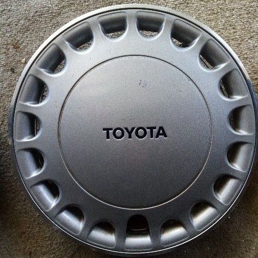 Corolla wheel cap - Private Seller Corolla wheel cap - Private Seller