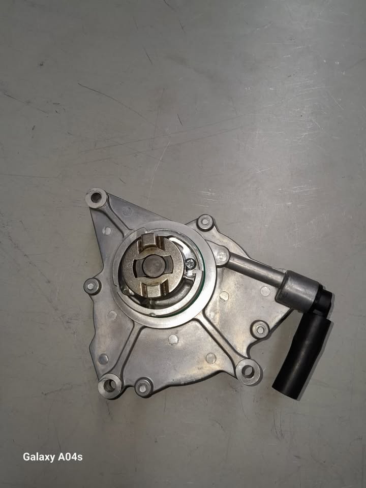 HYUNDAI H1 2.5L D4CB VACUUM PUMP FOR SALE - Private Seller HYUNDAI H1 2.5L D4CB VACUUM PUMP FOR SALE - Private Seller