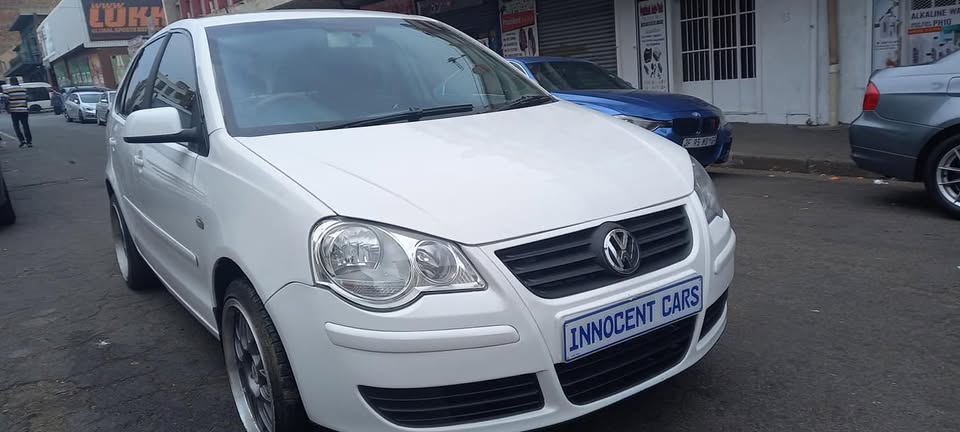 2011 VW POLO VIVO 1.4 PETROL ENGINE, MANUAL, WHITE COLOUR, 86000KM LEATHER SEATS