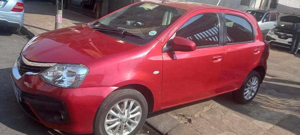 MAROON 2019 TOYOTA ETIOS 1.5 SPRINTER 5Dr. HATCHBACK, 76000KM, ACCIDENT FREE,