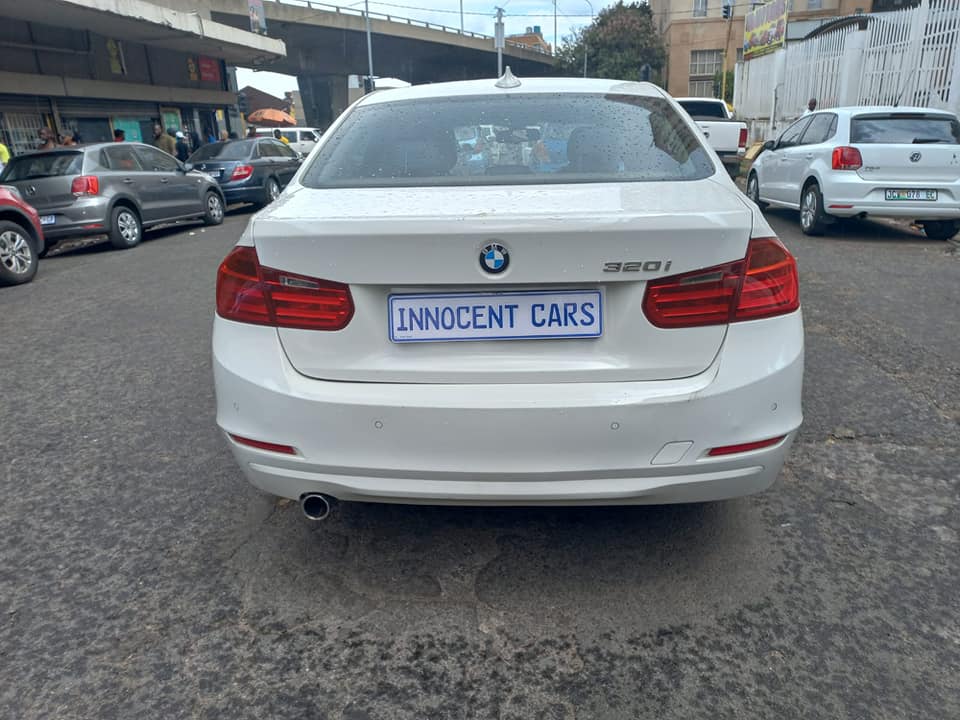 2013 BMW 320i PETROL SEDAN, AUTOMATIC TRANSMISSION, WHITE COLOUR, MILEAGE 89000KM