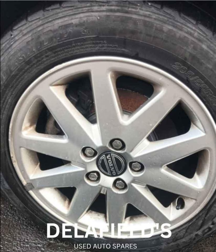 VOLVO 16inch Rim & Tyre Set - Private Seller VOLVO 16inch Rim & Tyre Set - Private Seller