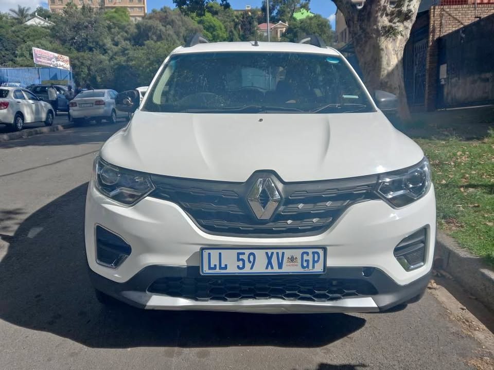 2023 Renault Triber 1.0 Petrol, Manual White, 29000kms, 2023 Renault Triber 1.0 Petrol, Manual White, 29000kms,