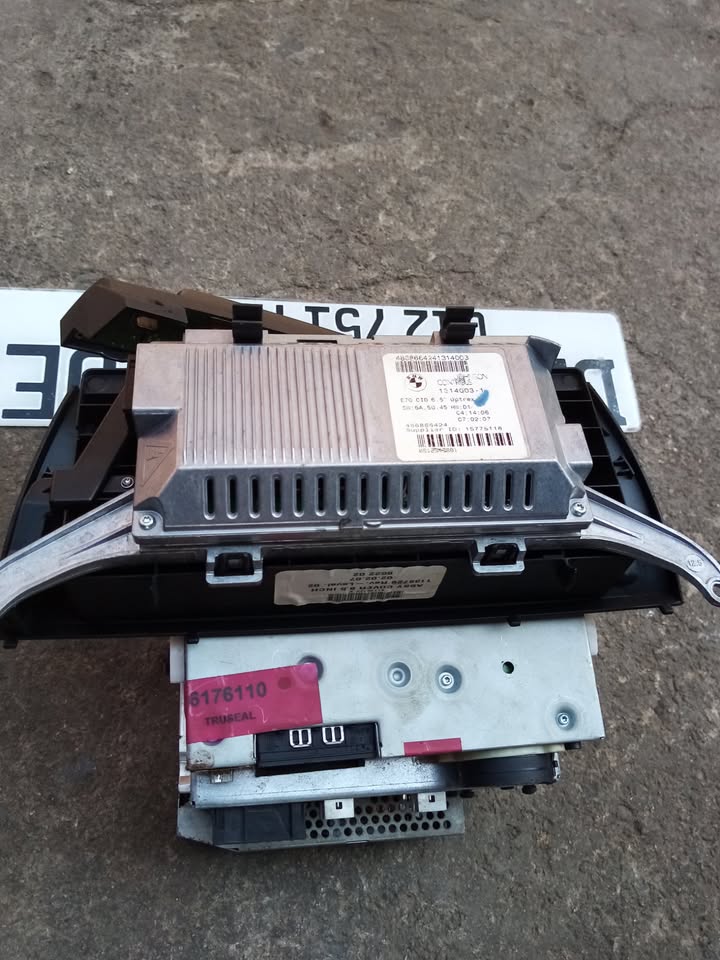 BMW E70 X5/E71 X6 NAVIGATION SCREEN /CD PORT & RADIO CONTROL UNITS - Private Seller BMW E70 X5/E71 X6 NAVIGATION SCREEN /CD PORT & RADIO CONTROL UNITS - Private Seller