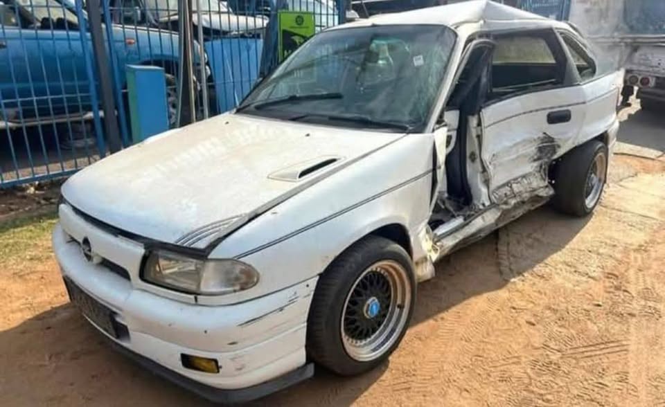 Opel Astra F hatchback 1.6 stripping for parts my number WhatsApp or cell