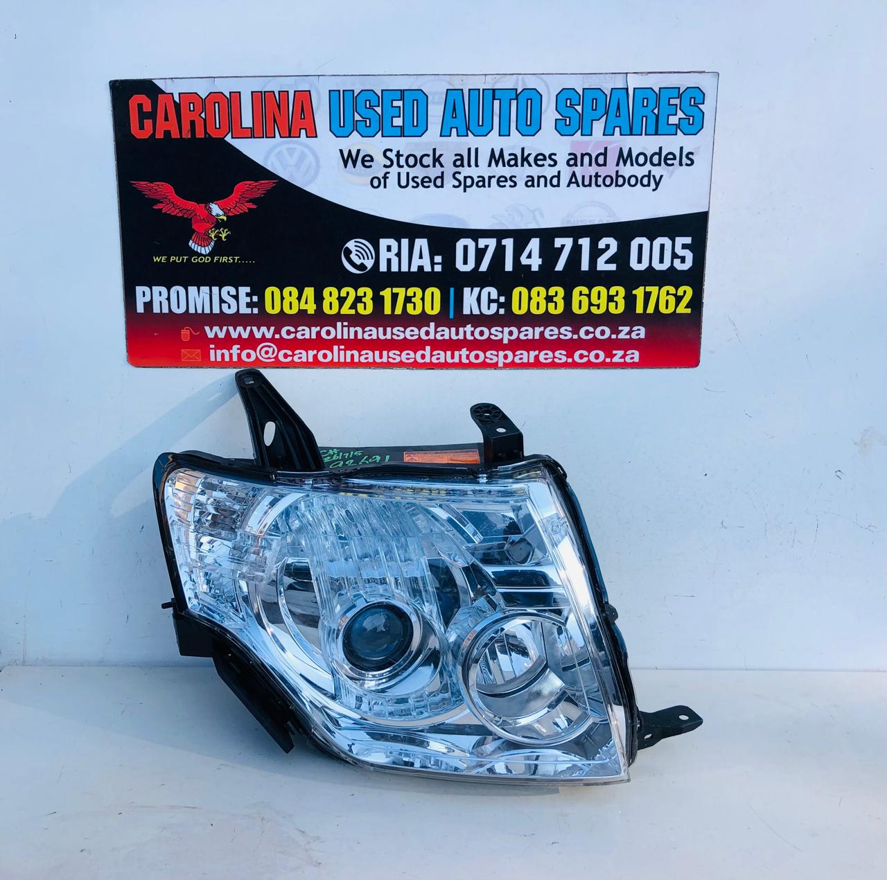 Mitsubishi Pajero right side xenon headlight with park lights - Private Seller Mitsubishi Pajero right side xenon headlight with park lights - Private Seller