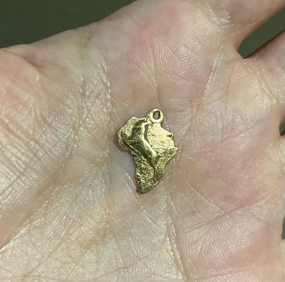 unique and extremely rare find! Vintage 9ct gold charm/pendant