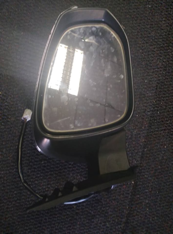 Toyota Hilux GD-6 legend Side Mirror For Sale - Private Seller Toyota Hilux GD-6 legend Side Mirror For Sale - Private Seller