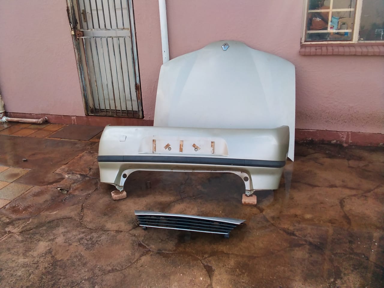 Body Renault Laguna 2001-2.0L parts - Private Seller Body Renault Laguna 2001-2.0L parts - Private Seller