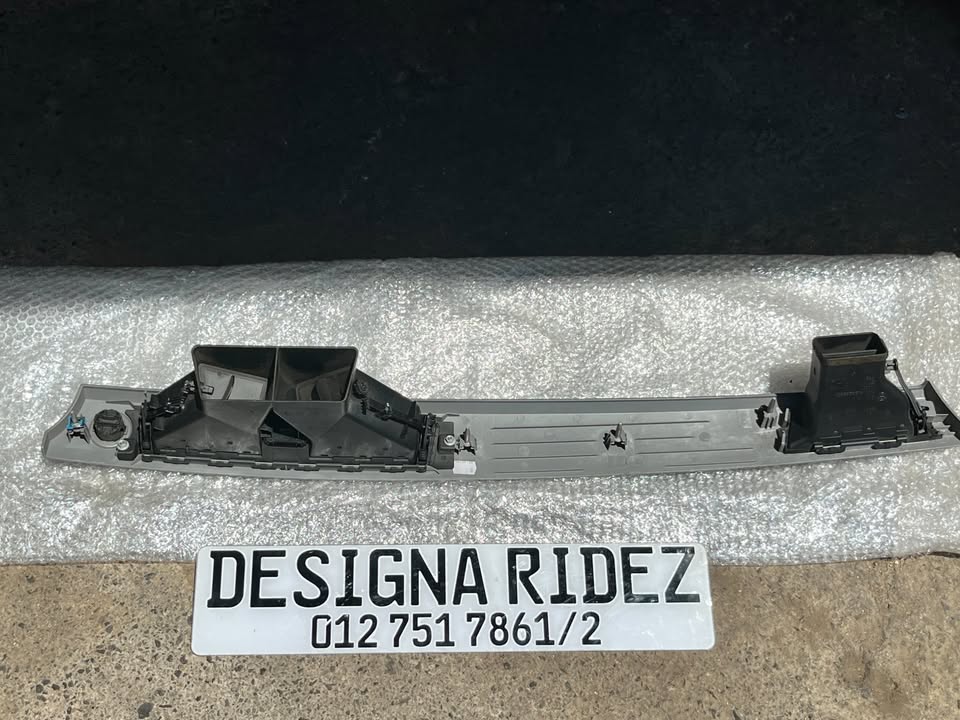 BMW E90 CENTER DASHBOARD TRIM PANEL AVAILABLE. - Private Seller