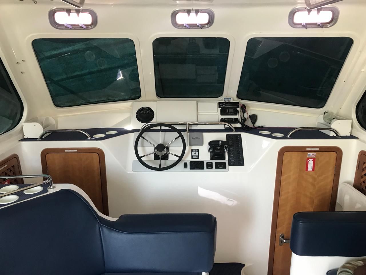 Magnum 32 Boat
