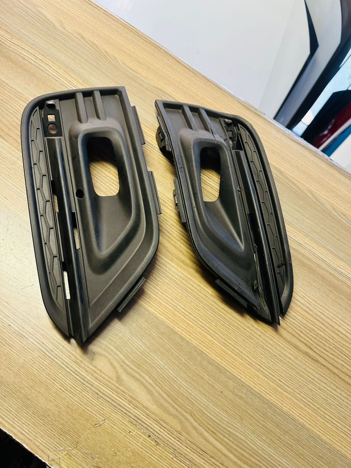 2020 RENUALT KOLEOS FOGLIGHT COVER LEFT AND RIGHT AVAILABLE FOR SALE - Private Seller 2020 RENUALT KOLEOS FOGLIGHT COVER LEFT AND RIGHT AVAILABLE FOR SALE - Private Seller