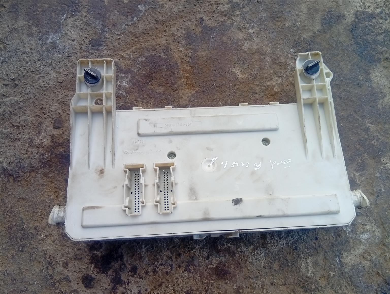 FORD FOCUS SEDAN 97RA000001 97RA-00 0001 A-002108 FUSE BOX - Private Seller FORD FOCUS SEDAN 97RA000001 97RA-00 0001 A-002108 FUSE BOX - Private Seller