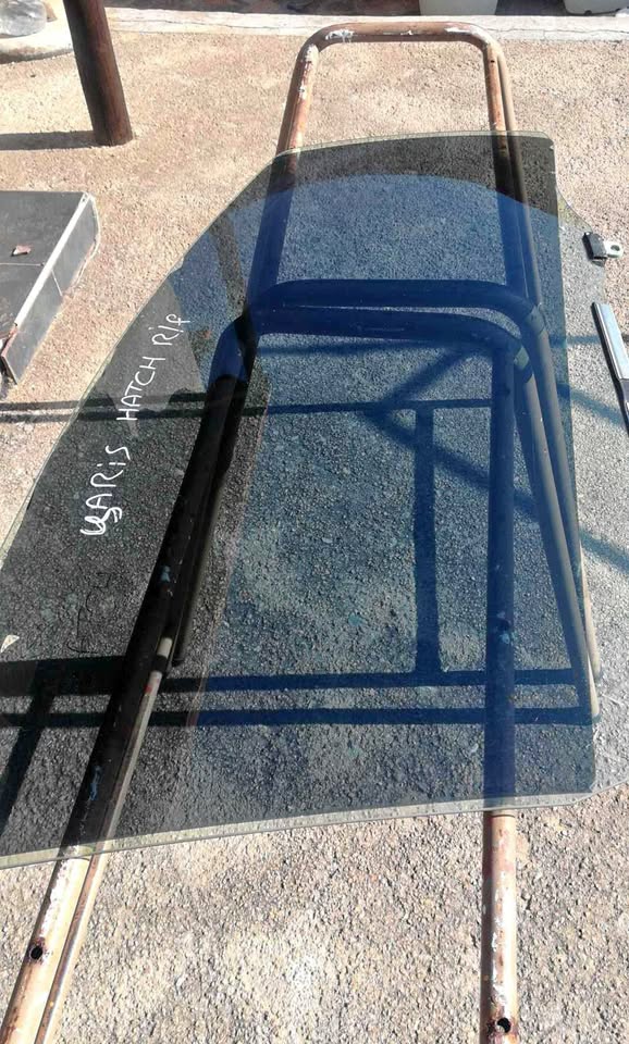 Toyota Yaris hatch door glasses left and right front sold individually - Private Seller Toyota Yaris hatch door glasses left and right front sold individually - Private Seller