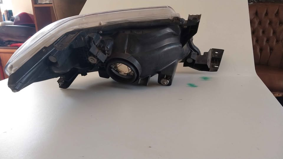 Toyota Hilux 2001 -2015 Left headlight for sale - Private Seller