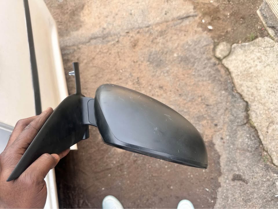 Suzuki swift right side mirror - Private Seller Suzuki swift right side mirror - Private Seller