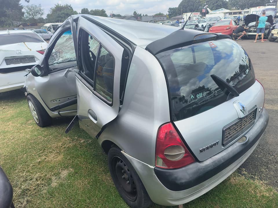 Renault Clio 2 Stripping for Spares. - Private Seller Renault Clio 2 Stripping for Spares. - Private Seller
