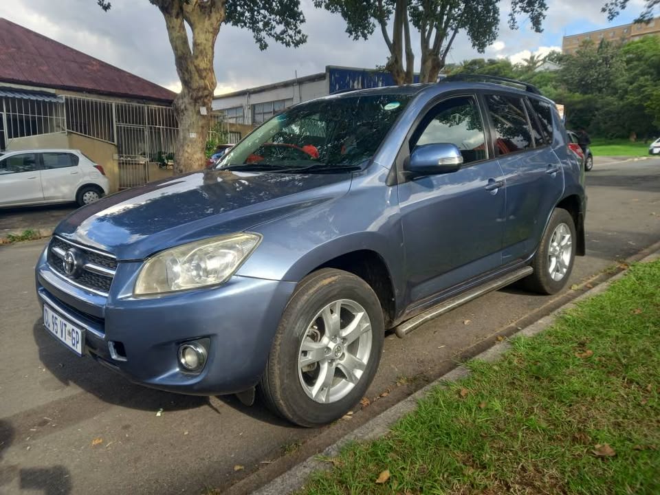 2010 TOYOTA RAV4 2.0 D4D Diesel, Manual. . Leather seats. Call Innocent . Blue Color,