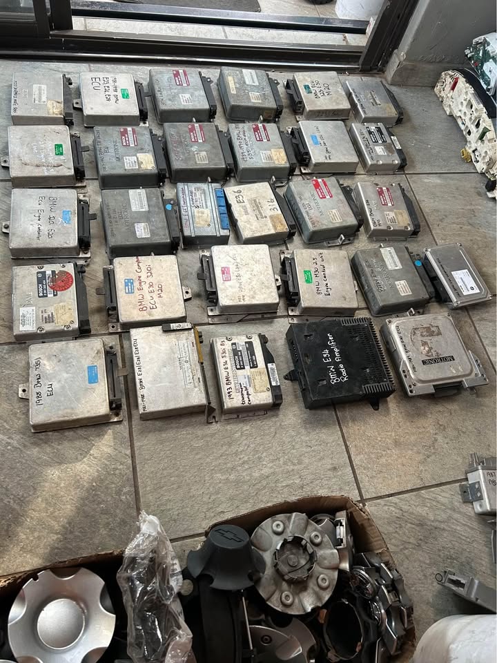 1981-99 BMW Ecu Boxes Available @Circle 7 Used Parts Call or WhatsApp Carl - Private Seller