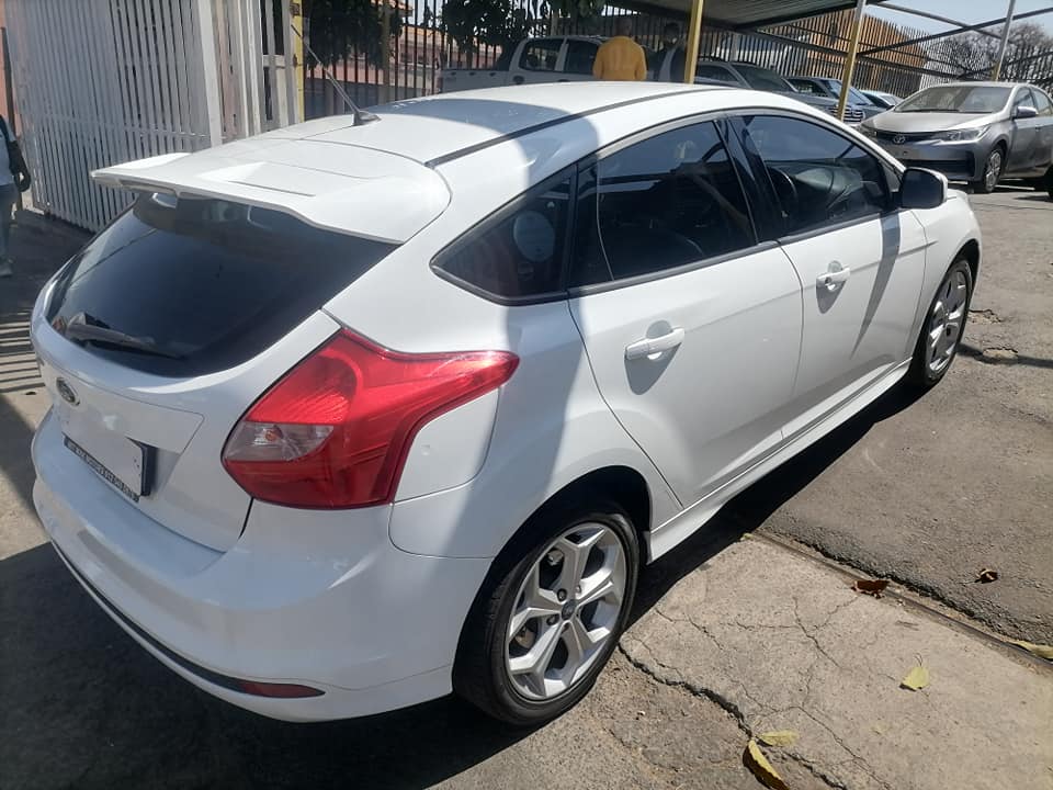 2014 Ford Focus 1.6 Hatchback leather seat
