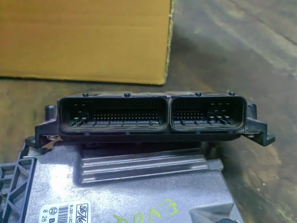 Nissan Navara 2.5 Computer Box for sale used - Private Seller Nissan Navara 2.5 Computer Box for sale used - Private Seller