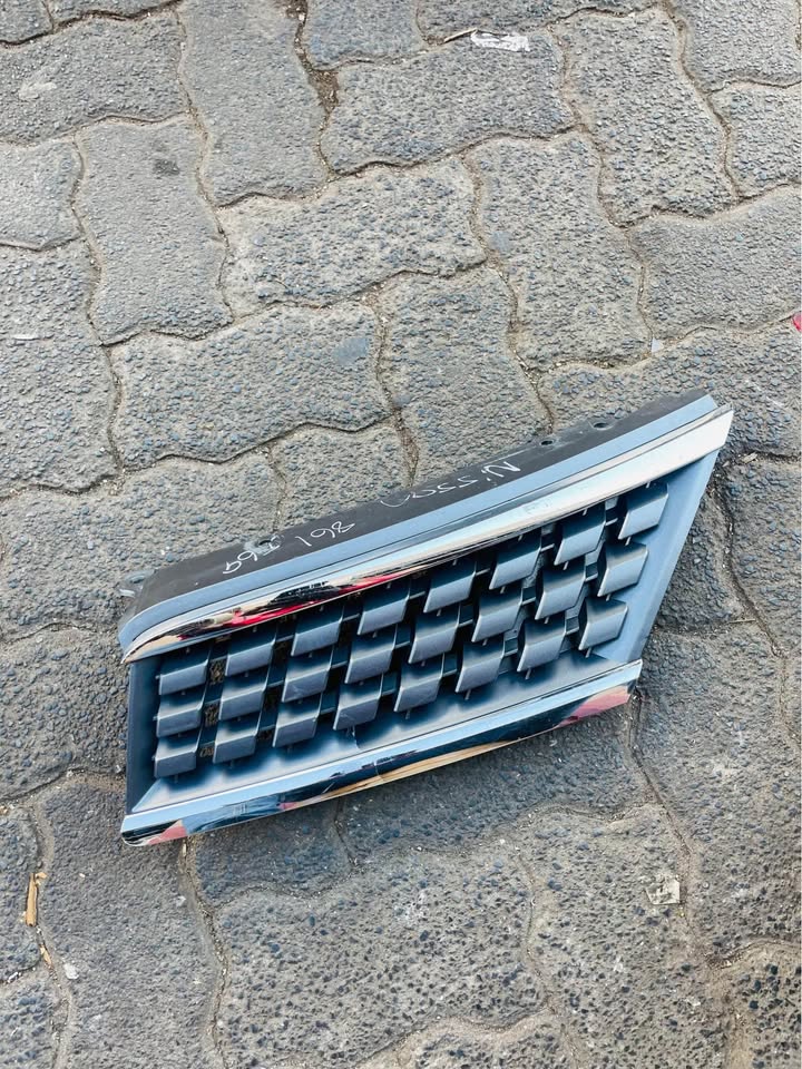 Nissan Tiida grill 2006 - Private Seller
