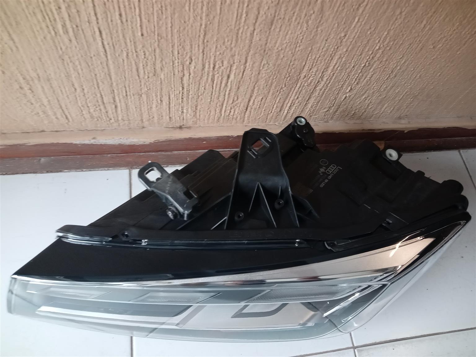Audi Q2 headlight - Private Seller