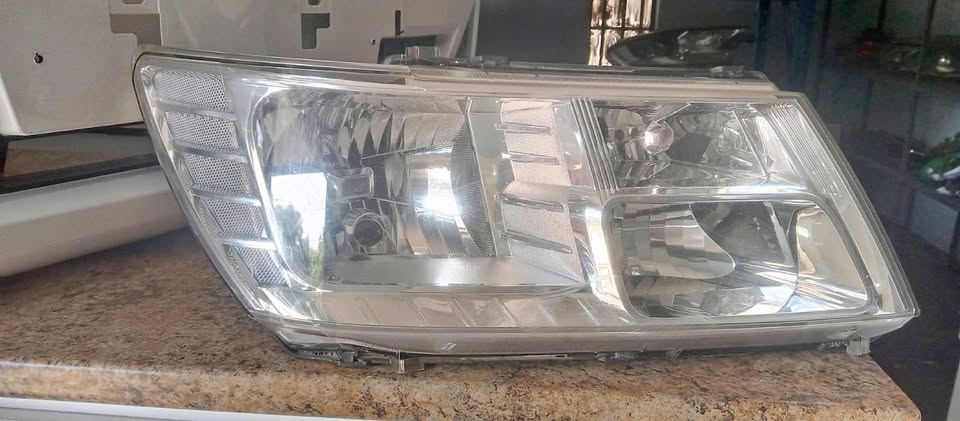 Dodge Journey headlight right side - Private Seller Dodge Journey headlight right side - Private Seller