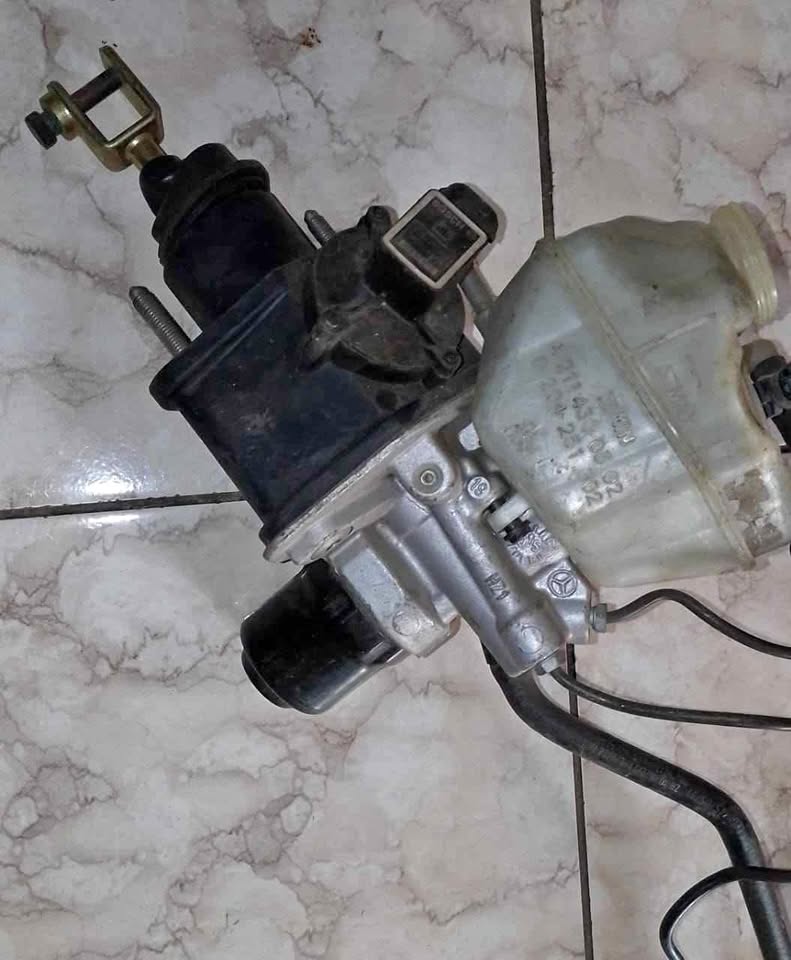 Mercedes Benz w211 brake master cylinder