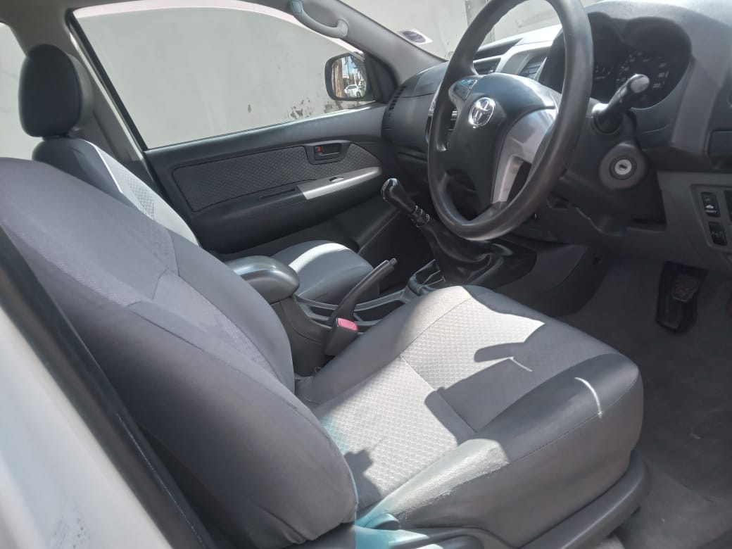 Used 2013 Toyota Hilux 2.7 4x4 SRX - Private Seller Used 2013 Toyota Hilux 2.7 4x4 SRX - Private Seller